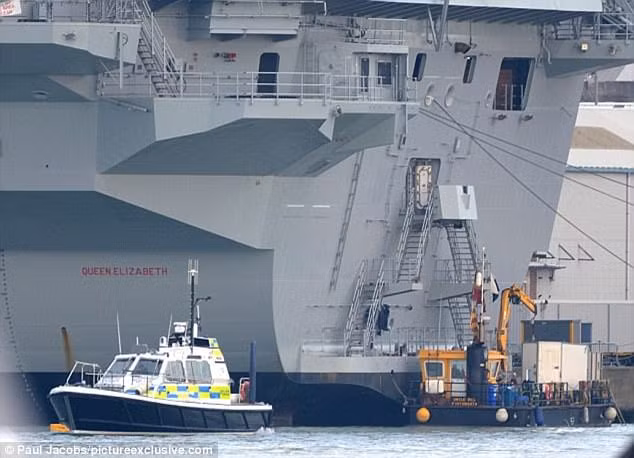 Sự việc trên được xác định là do lỗi của con người gây nên. Tuy nhiên, điều đáng buồn là con tàu hiện đại nhất của Anh Quốc này lại có hệ thống điều khiển chữa cháy quá phức tạp và mất gần một tiếng sau, người ta mới tắt được hệ thống tự phun nước này. Nguồn ảnh: Paul.