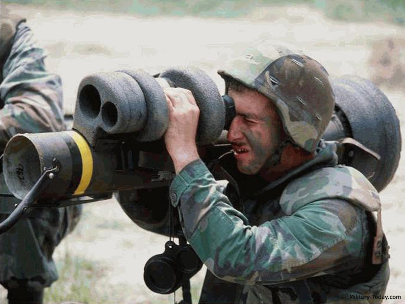 FGM-77 có tầm bắn tối thiểu 75 mét, nếu đâm mục tiêu ở khoảng cách dưới 75 mét, tên lửa sẽ mất phương hướng và bắt đầu bay lòng vòng tới khi phát nổ. Nguồn ảnh: Military.