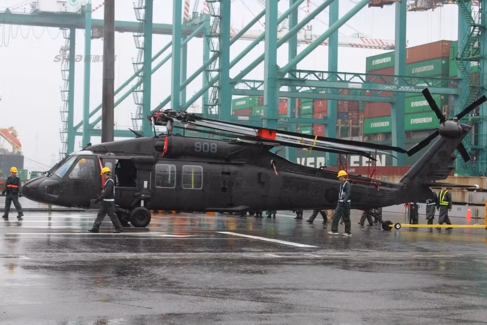 Giá của mỗi chiếc trực thăng này vào khoảng hơn 20 triệu USD và hiện tại đang có khoảng 12 nước sử dụng UH-60 bản quân sự và dân sự. Nguồn ảnh: Sina.