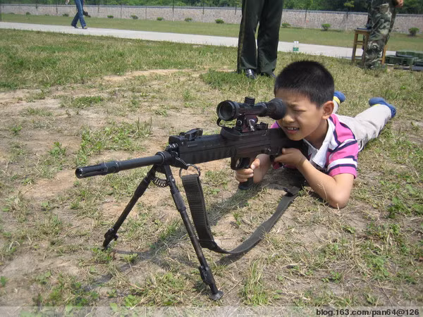 Phía Norinco cho rằng, cỡ đạn 5,8x42mm sẽ giúp viên đạn có động năng lớn hơn và có sức công phá lớn hơn. Dù vậy, việc sử dụng cỡ đạn 5,8mm rõ ràng sẽ khiến tầm bắn và tốc độ bay của viên đạn thấp hơn so với cỡ 5,56mm. Nguồn ảnh: Design.