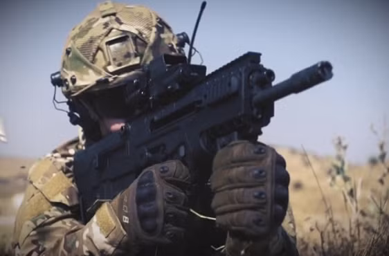 Ông Shlomi Sabag – Giám đốc của IWI cho biết: "Chúng tôi vừa thêm vào dòng súng TAVOR bằng súng trường TAVOR 7 AR với cỡ đạn 7.62X51mm theo yêu cầu của khách hàng. Đây là kiểu súng có thể dùng cho tầm trung hoặc tầm xa chỉ bằng cách thêm vào bộ phận hỗ trợ".