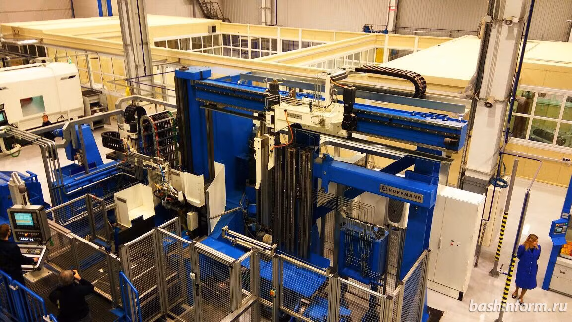 Và trong 10 năm tới, công nghiệp hàng không Nga hoàn toàn có thể đuổi kịp hay thậm chí là vượt mặt phương Tây. Trong ảnh là t oàn bộ hệ thống dây chuyền trong nhà máy được Nga tự thiết kế và chế tạo. Nguồn ảnh: Bashinform.