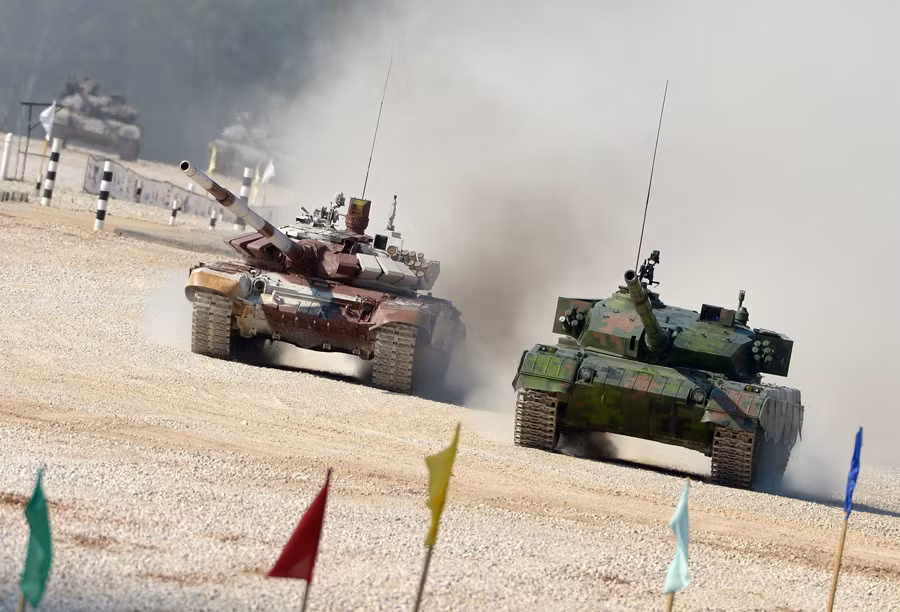 Trước đây, Trung Quốc đã rất nhiều lần chào mời Nga mua các thiết bị của nước này. Tuy nhiên, với vị thế "anh cả" so với Trung Quốc trong một thời gian dài, Nga vẫn quyết định sẽ mua các trang thiết bị này từ phương Tây, còn hơn là mua từ "thằng em" của mình. Nguồn ảnh: RT.