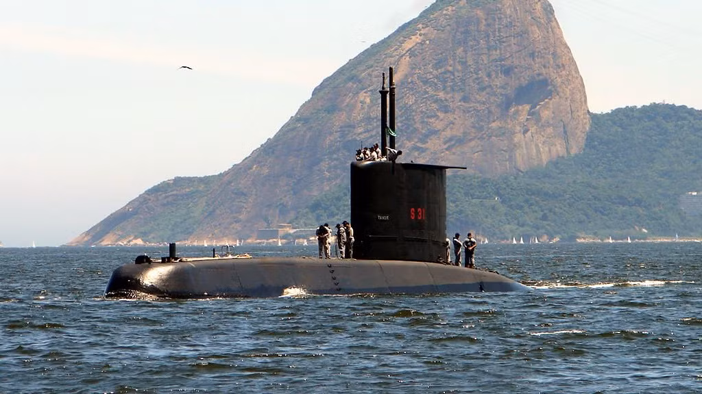 Loại tàu ngầm của Đức này có khả năng hoạt động liên tục 50 ngày. Hệ thống vũ khí trên tàu bao gồm 8 ống phóng ngư lôi cỡ 533 mm với khả năng mang theo được 14 ngư lôi hoặc các tên lửa đối hạm UGM-84 và thủy lôi tùy loại. Nguồn ảnh: Cmano.