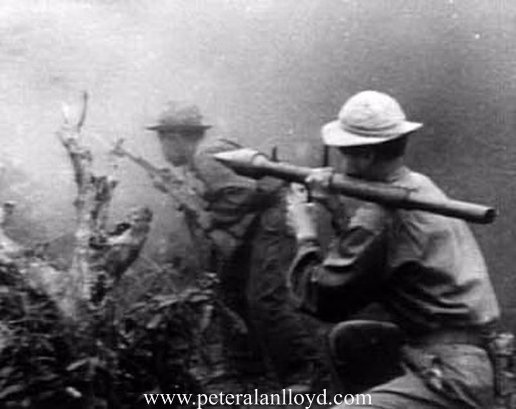 Ban đầu vốn dĩ được thiết kế để sử dụng như một vũ khí chống tăng, tuy nhiên quân và dân ta đã phát huy nhiều cách đánh, sử dụng thông minh loại vũ khí này thành súng chống bộ binh đối phương một cách hiệu quả. Thậm chí, trong một số trận đánh, ta còn sử dụng súng chống tăng B41 bắn hạ cả trực thăng, tàu chiến. Nguồn ảnh: Peteralan.