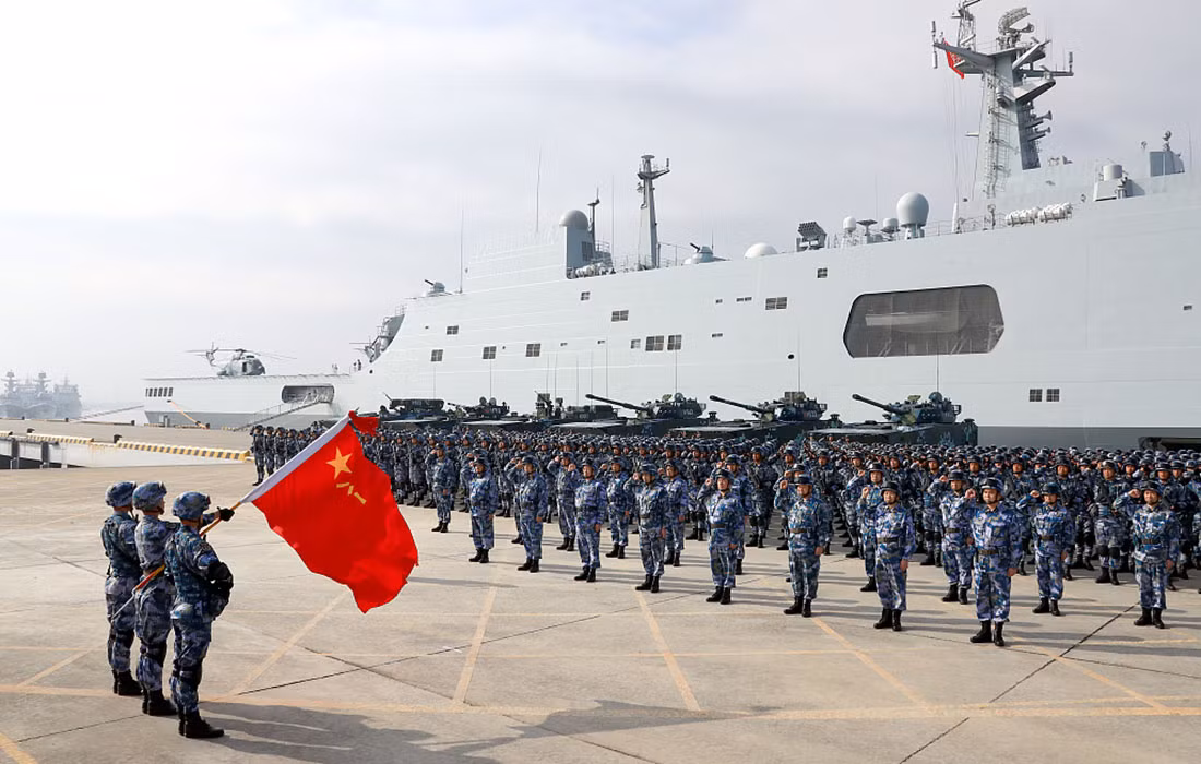 Ngay từ đầu tháng 1/2018 vừa qua, cũng với nhiều quân binh chủng khác của nước này, Hải quân Đánh bộ Trung Quốc đã có cuộc tập trận quy mô ngay đầu năm với sự tham gia của hàng trăm binh sĩ cùng hàng chục phương tiện cơ giới. Nguồn ảnh: Taoxieu.