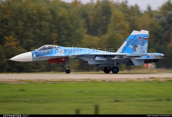  Sukhoi Su-33 (tên ký hiệu của NATO 'Flanker-D') là một máy bay chiến đấu hải quân được Sukhoi sản xuất vào năm 1982 cho tàu sân bay. Ảnh: Jetphotos.