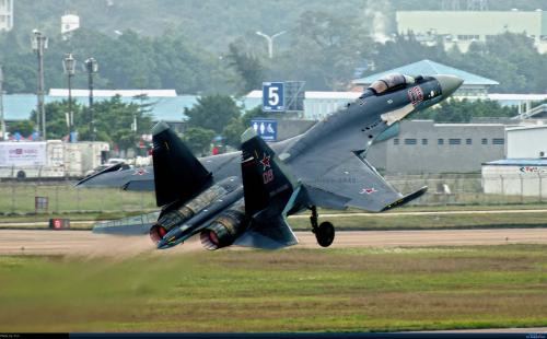 Lực lượng máy bay chiến đấu trong biên chế của không quân Trung Quốc đông nhất vẫn là loại chiến đấu cơ J-7 do Trung Quốc sản xuất dựa trên mẫu MiG-21 của Liên Xô. Tuy nhiên, chiến đấu cơ chủ lực của Không quân Trung Quốc phải nói tới vẫn là J-11, được Trung Quốc sản xuất dựa trên mẫu Su-27 của Liên Xô. Nguồn ảnh: Baidu.