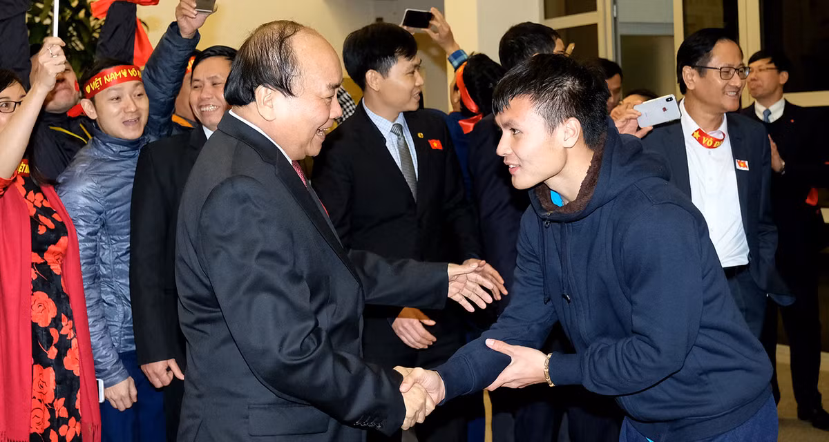 Đội tuyển U23 Việt Nam nhận được sự chào đón nhiệt tình của Thủ tướng Nguyễn Xuân Phúc. Ảnh: VPG.