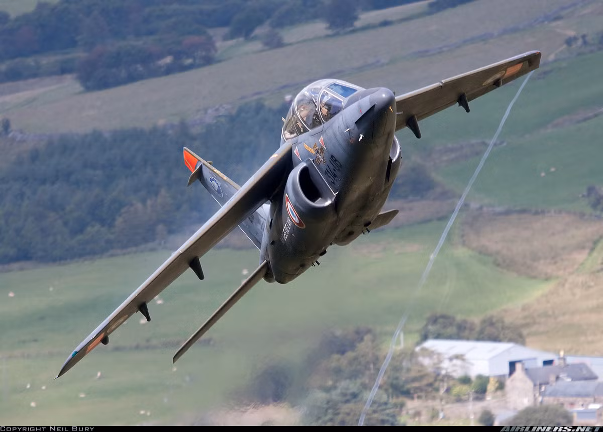 Tính tới nay đã có khoảng 480 chiếc Alpha Jet được sản xuất và phục vụ trong không quân nhiều nước châu Âu. Thậm chí, Thái Lan cũng mua cho mình một vài chiếc Alpha Jet phiên bản đầu tiên vốn là hàng qua sử dụng của Không quân Đức. Nguồn ảnh: Airliners.