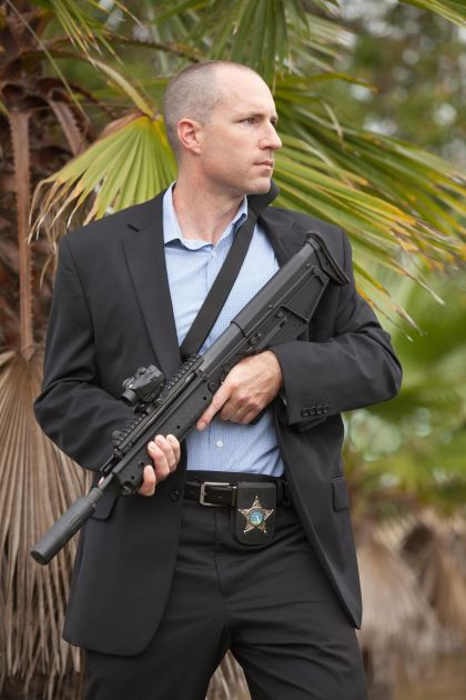 Thêm vào đó là kiểu dáng đối xững 100% của khẩu Kel-Tec RDB sẽ cho phép người sử dụng cầm và sử dụng bằng cả hai tay một cách thoải mái. Nguồn ảnh: Oleg.