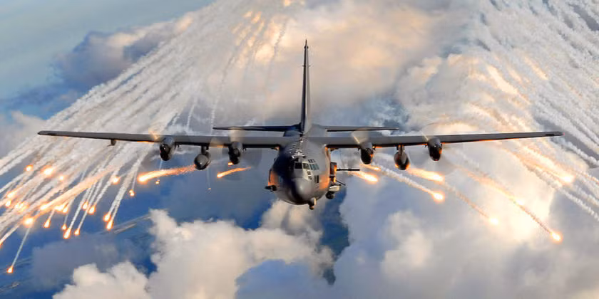 AC-130 có thể thực hiện các hoạt động tác chiến độc lập, thực hiện các cuộc không kích vào các mục tiêu mặt đất nằm sâu sau phòng tuyến của đối phương hoặc theo dõi các hoạt động ở cấp chiến thuật. Nguồn ảnh: Task.