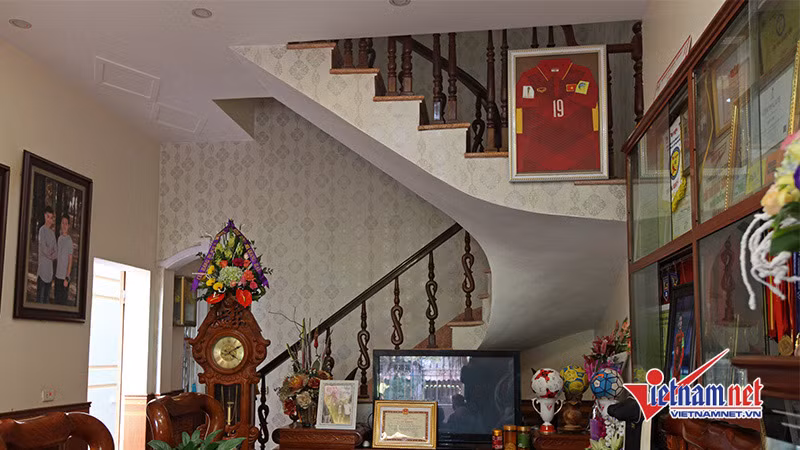 Lối lên tầng 2 của căn nhà.