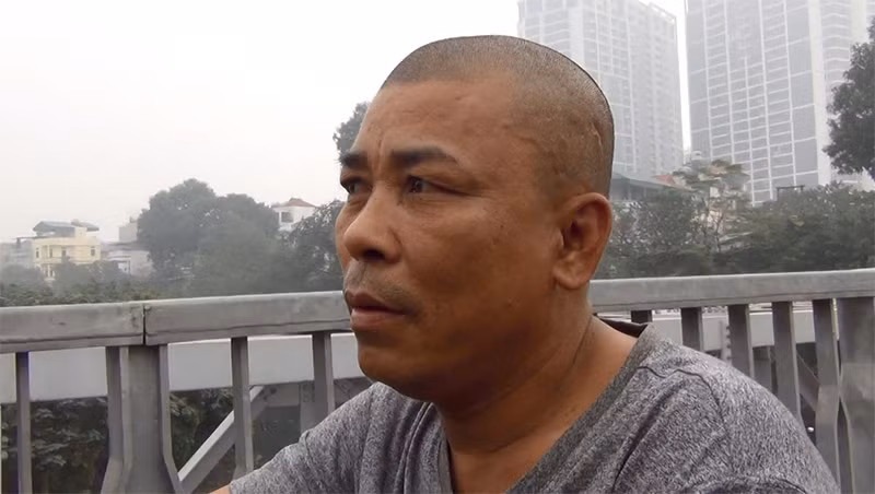 Anh Nguyễn Văn Hùng (Chương Mỹ, Hà Nội) đi ngang qua công trình lúc mới xảy ra vụ sập