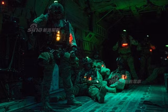 Hiện tại, Trung Quốc đã vượt Mỹ về số lượng máy bay chiến đấu. Tuy nhiên về chất lượng chiến đấu cơ và kinh nghiệm thực chiến của phi công thì rõ ràng không ai có thể vượt qua được lực lượng Không lực của xứ sở Cờ Hoa. Nguồn ảnh: Sina.