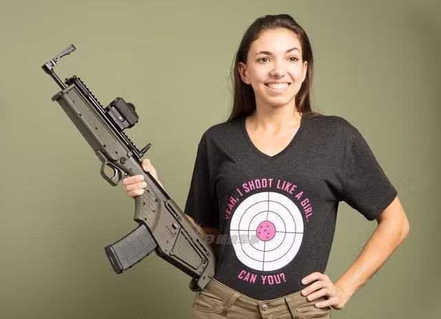 Súng Kel-Tec RDB sử dụng cỡ đạn 5,56x45 mm chuẩn NATO, có trọng lượng rỗng khoảng 3 kg và có chiều dài tổng thể khoảng 693 mm. Nguồn ảnh: Sina.