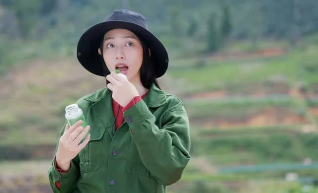 Hoa hậu Thùy Tiên bị tạm hoãn xuất cảnh để phục vụ điều tra Hoa hau Thuy Tien bi tam hoan xuat canh de phuc vu dieu tra