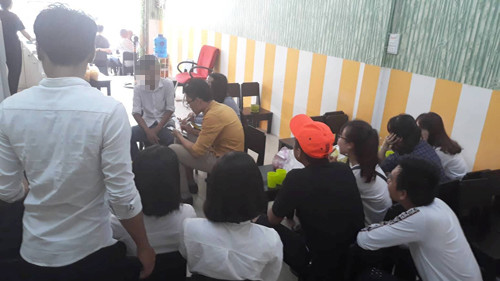 Nghi an Giam doc lua hang tram ty, bi “tom” khi dang nhan… 20 trieu