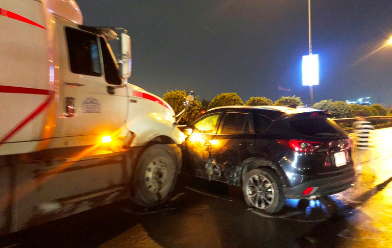 Vụ tai nạn xảy ra vào khoảng 18h30 cùng ngày trên đường cao tốc TP.HCM - Long Thành - Dầu Giây (theo hướng TP HCM đi Long Thành, Dầu Giây).