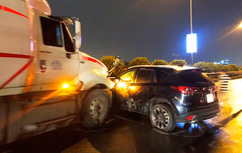 Vụ tai nạn xảy ra vào khoảng 18h30 cùng ngày trên đường cao tốc TP.HCM - Long Thành - Dầu Giây (theo hướng TP HCM đi Long Thành, Dầu Giây).