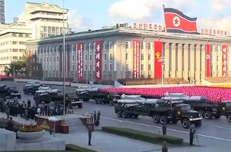 Các quả đạn tên lửa phòng không S-200 đạt tầm bắn xa nhất của phòng không Triều Tiên.