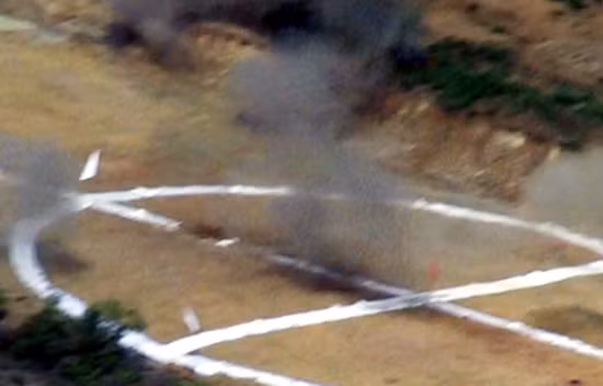 Đạn đi trúng đích.