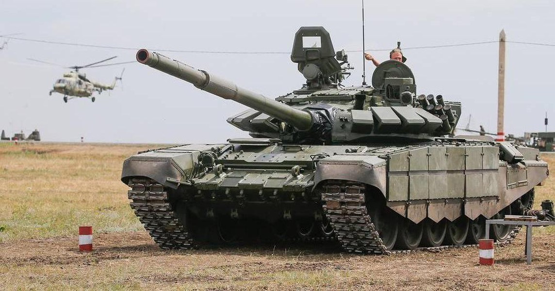 Rõ ràng không gian bên trong xe tăng T-72 khá chật trội, chưa kể đa số các dòng xe tăng của Liên Xô/Nga còn không lắp đặt điều hòa.