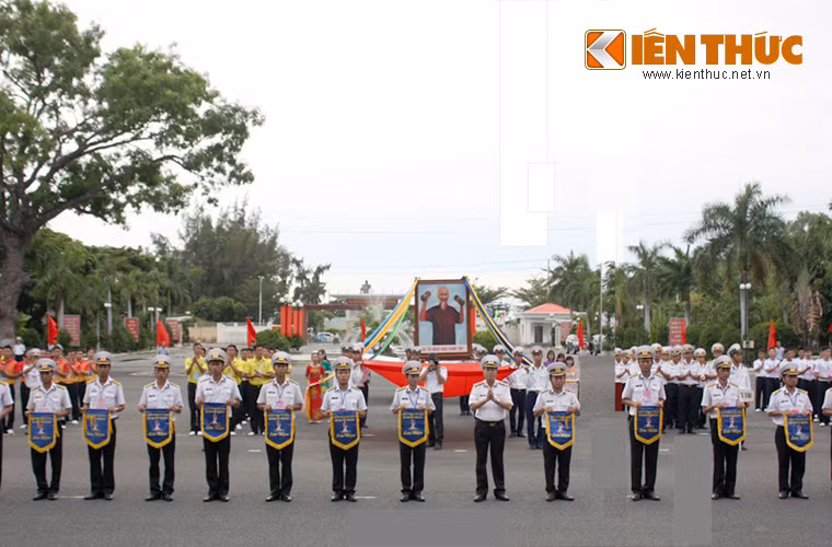 Các trưởng đoàn chụp ảnh lưu niệm tại Lễ khai mạc.