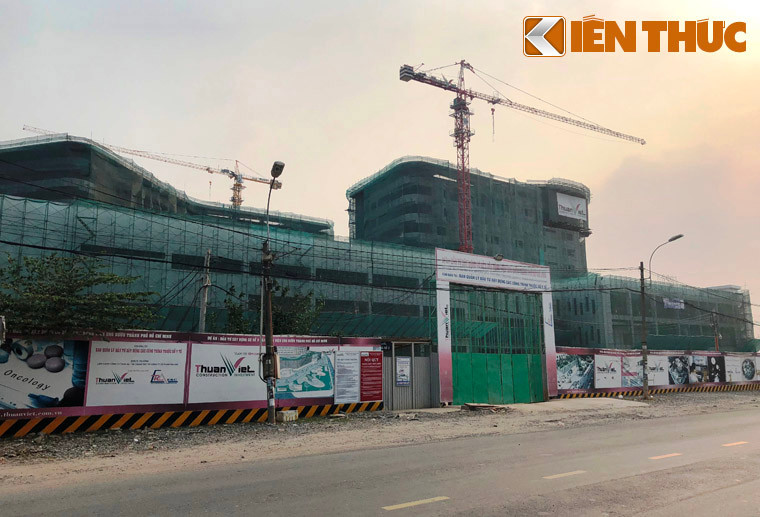 Và thời điểm hết quý 1/2018, theo ghi nhận của PV Kiến Thức vào chiều 28/3, Bệnh viện Ung bướu cơ sở 2 vẫn còn bề bộn.