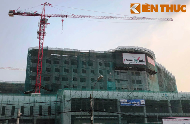 Tuy nhiên trong quá trình xây dựng, các hạng mục công trình liên tục chậm tiến độ.