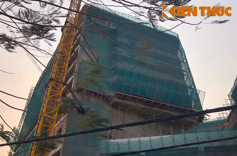 Sau đó, Sở Y tế TP đã yêu cầu đơn vị tư vấn thiết kế dự án đầu tư xây dựng cơ sở 2 Bệnh viện Ung Bướu lập lại dự toán, điều chỉnh giảm số tiền hơn 94 tỷ đồng.