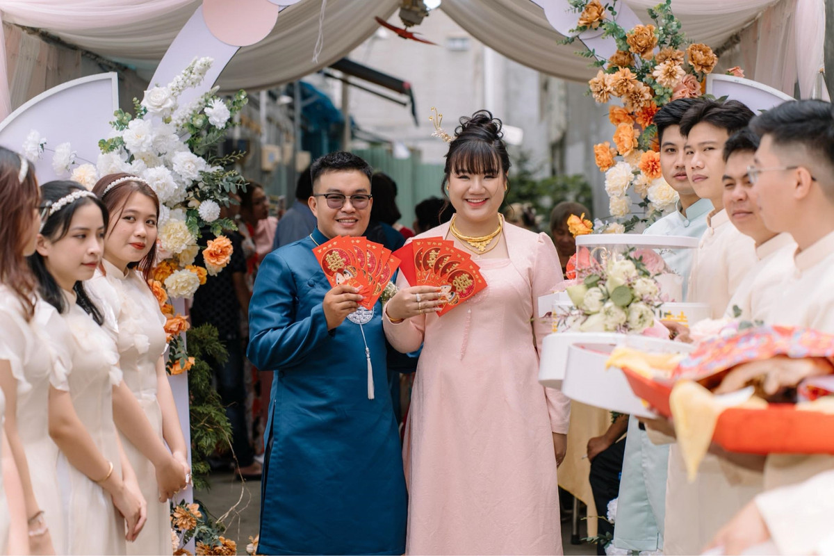 Hanh dong dang yeu cua chu re trong dam cuoi gay sot mang-Hinh-2