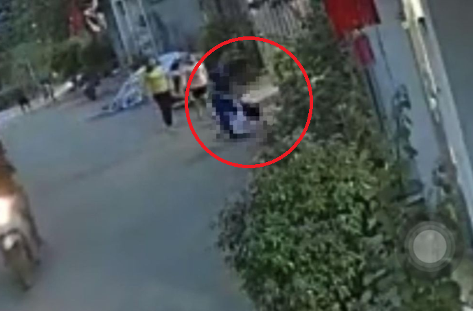 Vu be gai 8 tuoi bi danh da man: Nguoi danh la giao vien