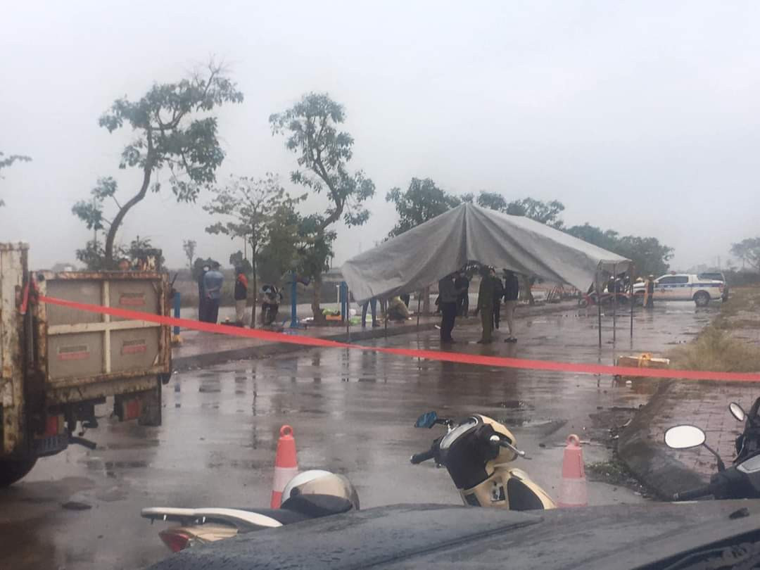 Vụ án xảy ra vào lúc nửa đêm, hiện trường là khu vực vắng người qua lại vì thế công tác điều tra gặp rất nhiều khó khăn. Quá trình rà soát kết hợp đã áp dụng đồng bộ các biện pháp điều tra với nguồn tin của quần chúng cung cấp, Phòng Cảnh sát hình sự Công an tỉnh Hải Dương và Công an huyện Kim Thành nhanh chóng xác định được danh tính nạn nhân là anh Đỗ Văn Thịnh (SN 1985, trú tại số 37 Trần Hưng Đạo, thị trấn Phú Thái, huyện Kim Thành)