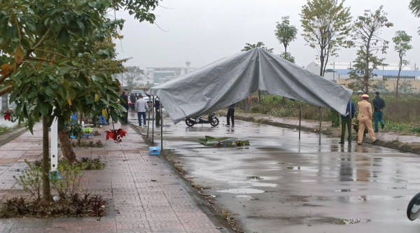 Sau khi nhận được tin báo, dưới sự chỉ đạo của Giám đốc Công an tỉnh Hải Dương, Phòng Cảnh sát hình sự đã chủ trì, phối hợp cùng Phòng kỹ thuật hình sự, Công an huyện Kim Thành, Viện Kiểm sát nhân dân tỉnh tiến hành khám nghiệm hiện trường, khám nghiệm tử thi và áp dụng các biện pháp nghiệp vụ điều tra, xác minh.