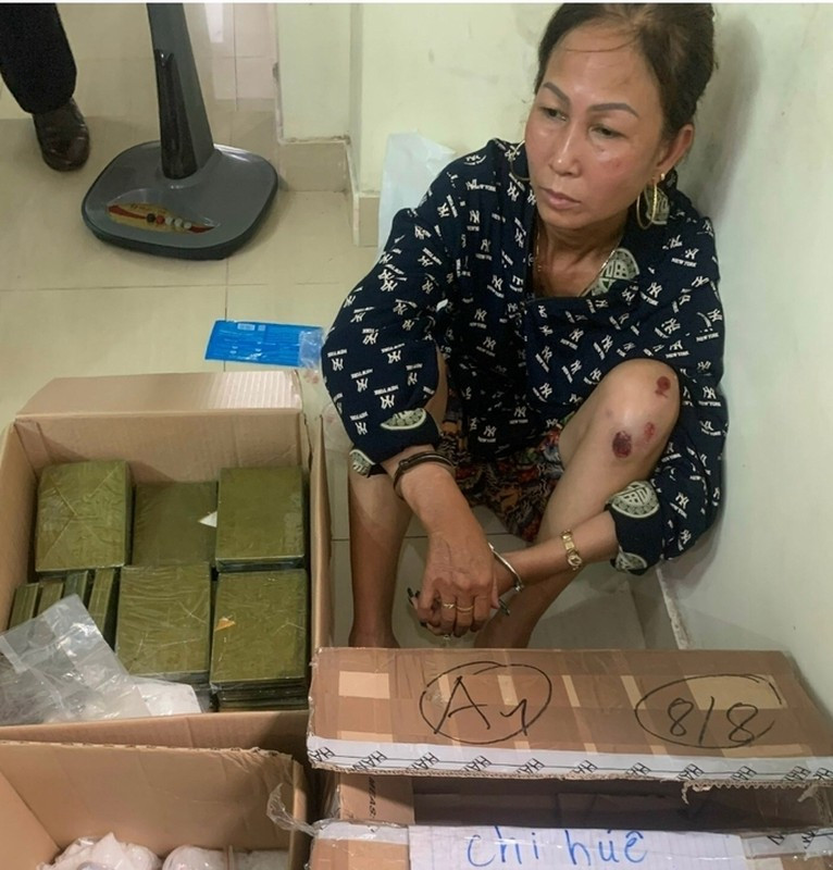  Bà trùm Đặng Thị Huệ cầm đầu đường dây ma túy xuyên quốc gia: Ngày 21/9, Công an TP Hải Phòng phối hợp với Cục Cảnh sát điều tra tội phạm về ma túy, Bộ Công an triệt phá đường dây mua bán, vận chuyển ma túy với số lượng cực lớn do Đặng Thị Huệ (SN 1971, trú tại số 48 Trần Nguyên Hãn, TP Hải Phòng) cầm đầu. Đặng Thị Huệ nhận chuyển phát ma túy từ nước ngoài đưa về, sau đó phân phát cho các đối tượng trong đường dây tiêu thụ trong nước và chuyển ma túy đi nước thứ ba. Khám xét kho hàng của Huệ cảnh sát thu giữ 15.000 viên thuốc lắc (trọng lượng 6,9kg), 5kg ma túy đá (loại methamphetamine và ketamine), 55 bánh heroin (trọng lượng 20kg)...