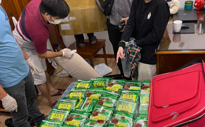 Trước đó, ngày 13/9/2022, tại quận Bình Tân, TP HCM, Cục CSĐT tội phạm về ma túy phối hợp với các lực lượng chức năng tiến hành bắt người phạm tội quả tang đối với Nguyễn Thành Thắng về hành vi vận chuyển trái phép chất ma túy. Mở rộng điều tra, đã tiến hành bắt khám xét tại 8 địa điểm tại TP HCM, Long An, Hà Nội, Hải Phòng. Tại TP HCM, tổ công tác tiến hành thu giữ 40 kg ma túy đá và 46 bánh heroin. Tại Hà Nội, thu giữ 1 kg ma túy đá, 1 kg ketamin và các đồ vật, tài liệu khác có liên quan. (Ảnh minh họa)