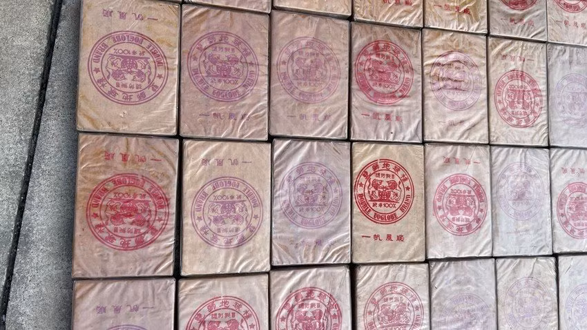 Quá trình điều tra đến nay đã khởi tố tổng số 37 bị can. Tổng số ma túy các đối tượng đã vận chuyển, mua bán, tiêu thụ là 1,6 tấn gồm heroin, ketamin, methamphethamine từ Campuchia về Việt Nam tiêu thụ trong nước và vận chuyển ra nước ngoài. Vụ án đang tiếp tục được điều tra mở rộng. (Ảnh minh họa)