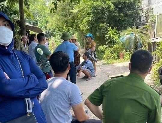  Chồng sát hại vợ rồi treo cổ tự tử: Vụ việc xảy ra ngày 18/5/2023, tại nhà ông Lê Văn Thanh (47 tuổi, trú phường Vĩnh Phước, thị xã Vĩnh Châu, tỉnh Sóc Trăng). Ông Thanh đã sát hại vợ là giáo viên của Trường Tiểu học Vĩnh Phước 1 rồi treo cổ tự tử. Lãnh đạo UBND phường Vĩnh Phước cho biết:“Vợ chồng này muốn ly hôn cách đây một năm vì ông Thanh quá ghen. Ông Thanh giết vợ rồi treo cổ tự tử chết”.