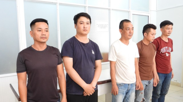 Kết quả thống kê cho thấy, chỉ trong thời gian từ cuối tháng 5/2024 đến khi bị bắt giữ, đường dây đánh bạc qua mạng do Trần Minh Quang thực hiện đã tổ chức cho hàng ngàn lượt người tham gia với tổng số tiền đánh bạc hơn 100 tỷ đồng. Tại thời điểm bắt giữ, cơ quan Công an cũng tiến hành thu giữ tang vật gồm 150 triệu đồng, 1 bộ máy tính để bàn, 1 Macbook, 1 máy tính bảng, 8 điện thoại di động, 3 ô tô cùng nhiều số tài khoản ngân hàng, đồ vật, tài liệu, chứng cứ khác liên quan để tiếp tục đấu tranh mở rộng chuyên án. 