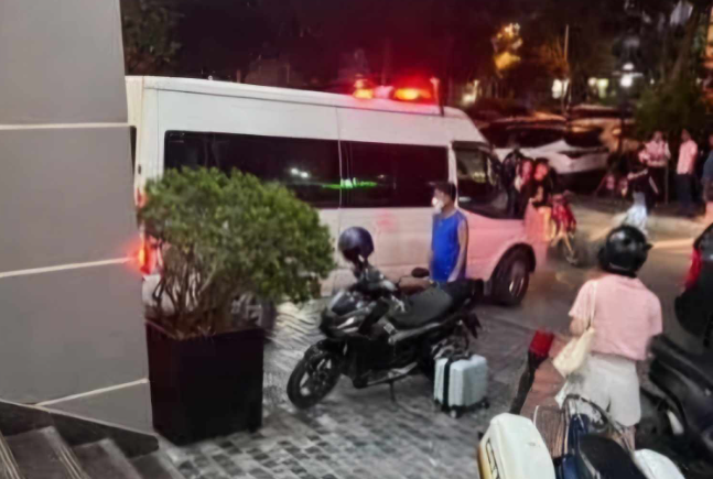 Ha Noi: Be trai nghi bi sat hai tai chung cu