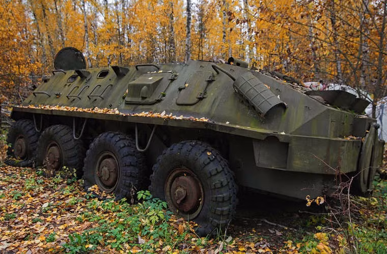 Chiếc xe bọc thép chở quân còn khá nguyên vẹn.