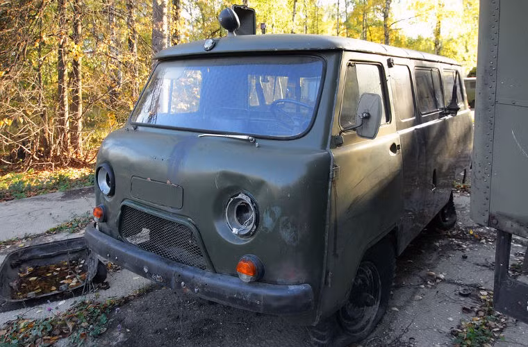 Một chiếc ô tô UAZ-452, đây từng là một trong những xe được ưa chuộng nhất thời Liên Xô. Ngày nay, nó vẫn còn hoạt động ở nhiều nơi trên thế giới.