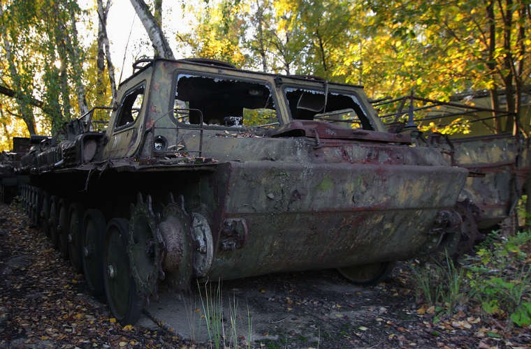 Thời gian tác động lên những chiếc xe quân sự Liên Xô không được bảo dưỡng.