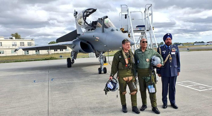 Việc mua tiêm kích Rafale của Pháp là một trong nhiều chiến lược nhằm tăng cường sức mạnh cho quân đội 1,4 triệu binh sĩ của Ấn Độ.