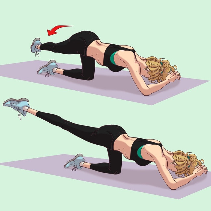 4. Đá chân sau - Quỳ gối trên thảm và hai khủy tay để trước đâu. Nâng một chân lên để song song với sàn nhà. - Từ từ nâng chân lên và đá chân sang trái, phải rồi lên cao. Sau đó đổi chân. - Mỗi chân thực hiện 20 lần.