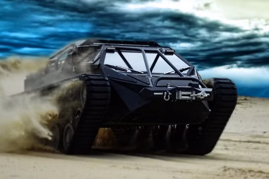 Ripsaw EV2 có thể được xem là một chiếc siêu xe tăng, với bề ngoài cực kỳ bóng bẩy và trông hết sức tối tân. Chiếc thiết giáp hạng nhẹ này có động cơ diesel V8, 6,6 lít Duramax, 650 mã lực, nặng gần 4 tấn, vỏ nhôm và thép, còn được trang bị hệ thống xích chống sốc, sẵn sàng bứt phá trên băng với vận tốc lên đến 100 km/giờ.