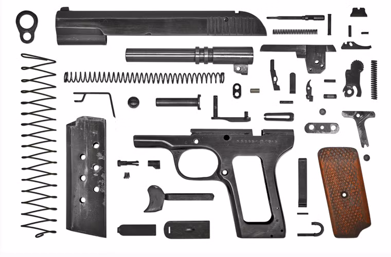 Việc tháo lắp, bảo dưỡng, sửa chữa rất đơn giản, chỉ cần sử dụng hộp tiếp đạn và tay không là có thể tháo rời khẩu súng thành từng bộ phận để lau chùi, bảo dưỡng sửa chữa.Do cấu tạo đơn giản và khá đồng nhất nên người lính thợ có thể dễ dàng loại bỏ cấu kiện hư và dồn ghép những cấu kiện còn tốt lại thành khẩu súng hoàn chỉnh.