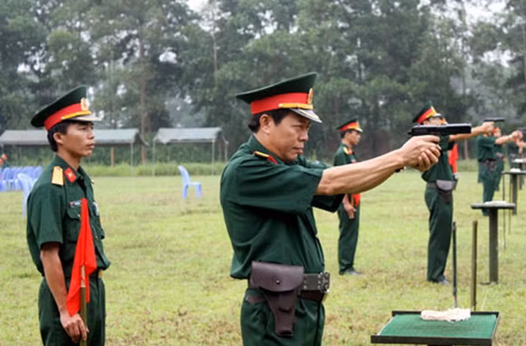 Được đưa vào sản xuất hàng loạt từ năm 1934, súng TT-33(K54) và các biến thể của nó được coi là khẩu súng ngắn được sản xuất nhiều nhất, riêng trong Thế chiến thứ hai đã có khoảng 600.000 khẩu được xuất xưởng. Súng hiện tại vẫn là trang bị chính trong một số quốc gia trong đó có Việt Nam.