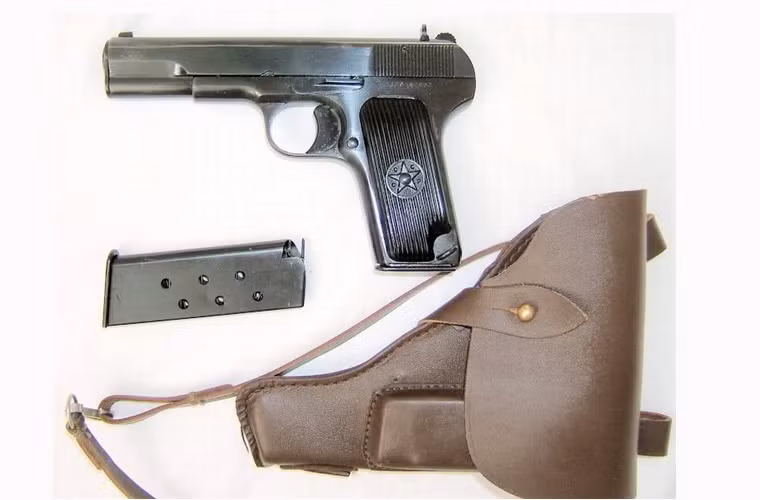 Súng ngắn là vật bất ly thân của các cấp chỉ huy trong quân đội. Hiện trong Quân đội Nhân dân Việt Nam đang sử dụng các loại súng chính bao gồm K54 trang bị cho các cấp sĩ quan từ đại úy trở xuống, K59 trang bị cho sĩ quan cấp tá trở lên và K14 dự định sẽ thay thế K54 và K59 trong tương lai.